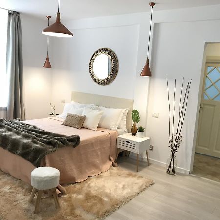 Metropole Apartments Invilla Old City Bukarest Exteriör bild