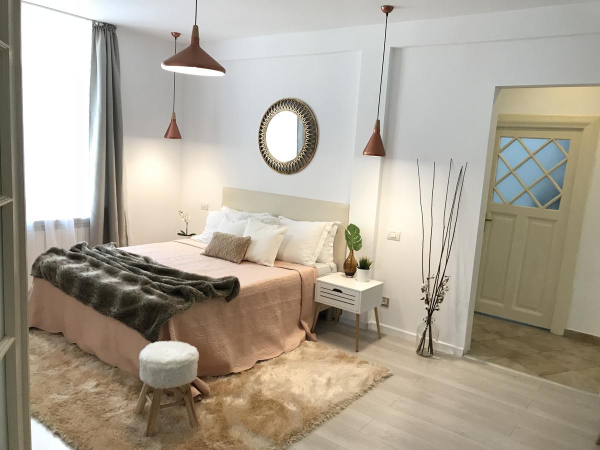 Metropole Apartments Invilla Old City Bukarest Exteriör bild