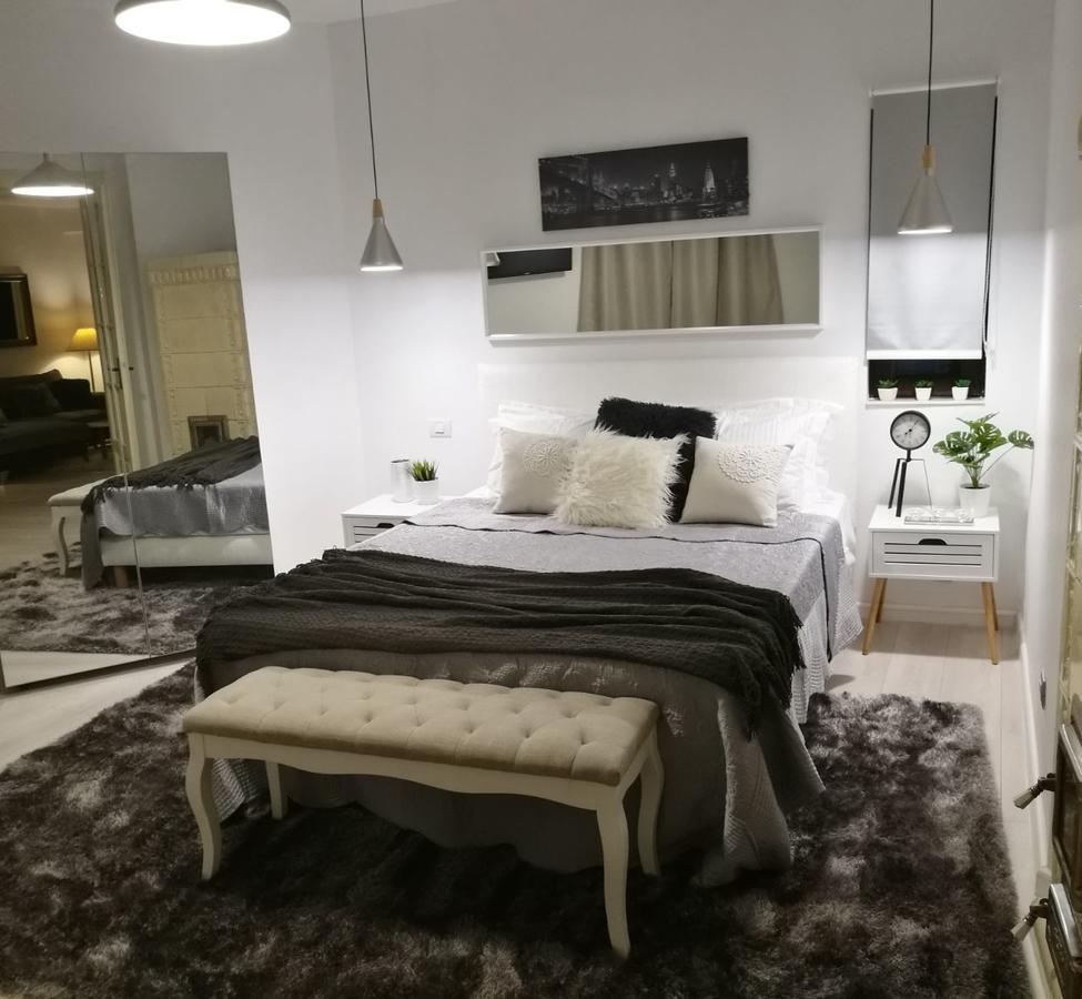 Metropole Apartments Invilla Old City Bukarest Exteriör bild
